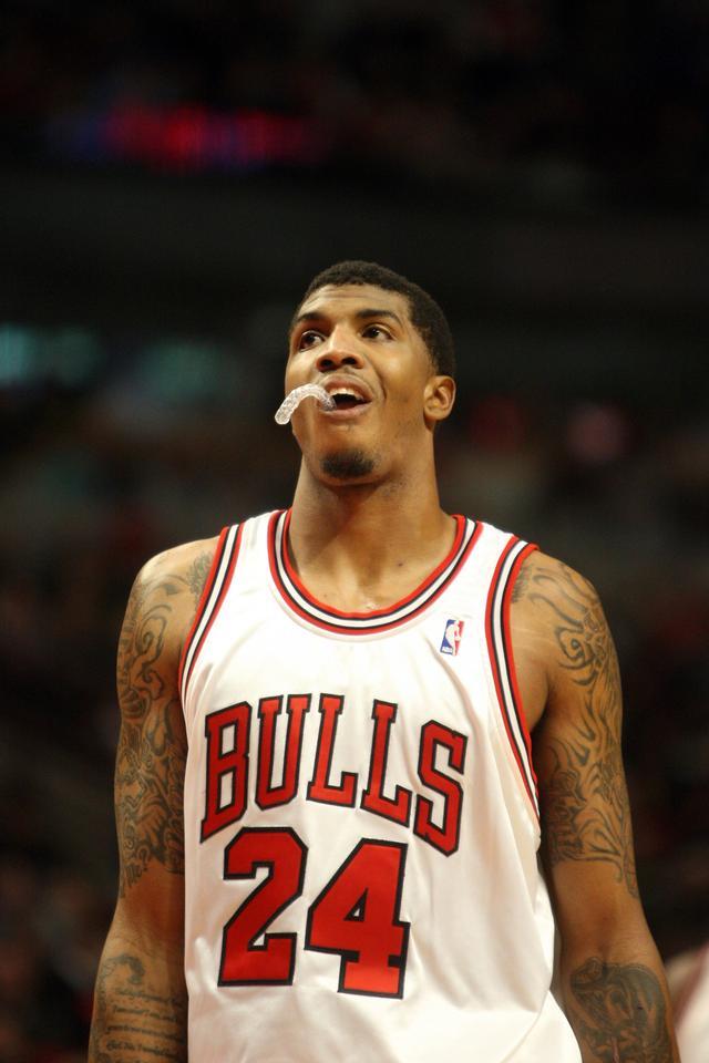 逆转之夜！公牛最后时刻连续得分取胜，是否功能这种手机没有.的简单介绍