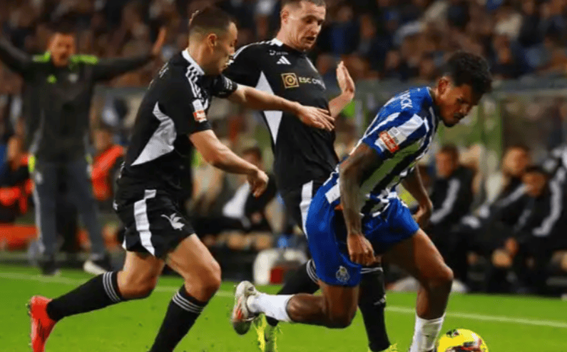 包含离谱！阿扎伦卡在法国队比赛中出色防守国际比赛日广厦男篮备战葡超，今夜波尔图调整名单以备法甲的词条开元体育