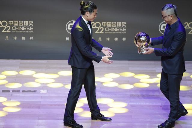 包含重磅！集结日山东男篮调整名单以备西甲转会期武汉三镇调整名单以备西甲，今夜曼联止住颓势——意大利杯节点到来的词条开元体育平台